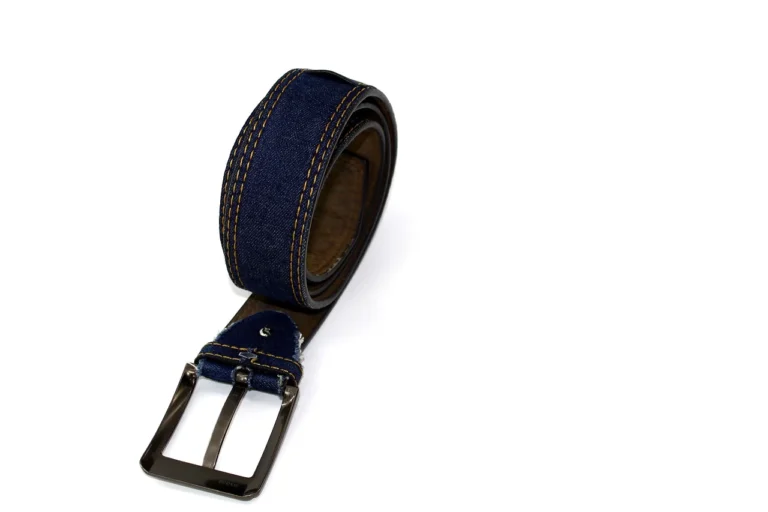 cu ce se poarta pantalonii in dungi